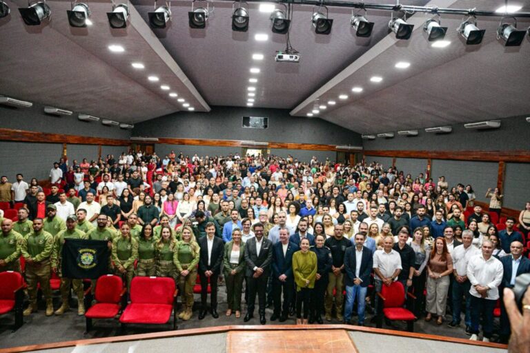 Governador Gladson Camelí fortalece o Departamento Estadual de Trânsito ao empossar 67 novos servidores