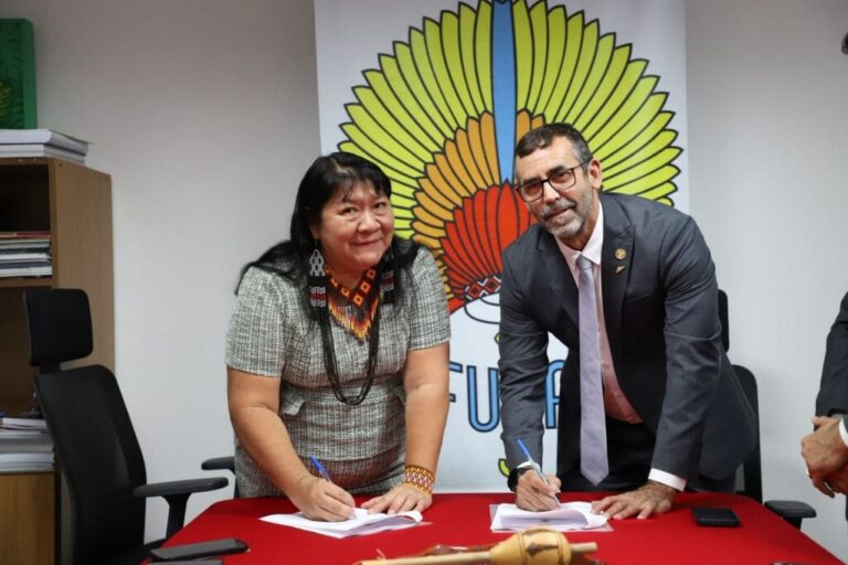 Governo do Acre assina termo de cooperação com a Funai para oferecer suporte aéreo aos povos indígenas do estado