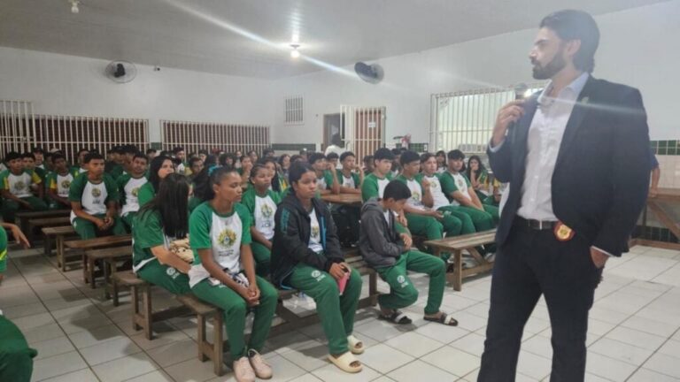 Polícia Civil promove palestra sobre prevenção à violência doméstica para estudantes em Porto Acre