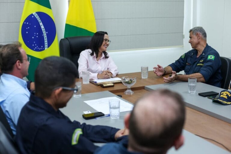 Vice-governadora Mailza recebe comandante do 9º Distrito Naval da Marinha do Brasil