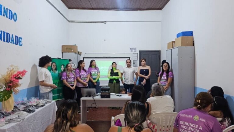 Iapen e Semulher realizam curso de customização para mulheres em vulnerabilidade