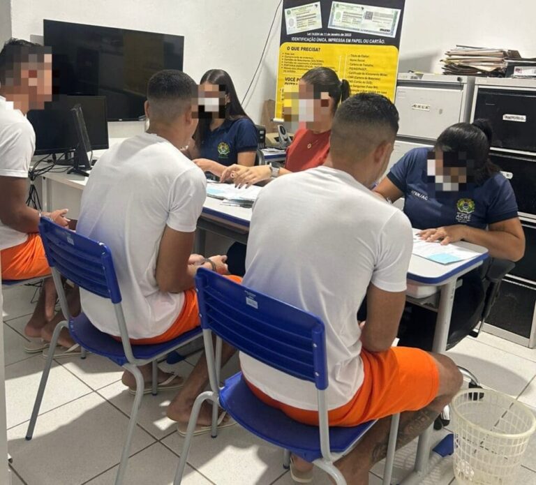 Polícia Civil garante acesso à cidadania com atendimento para emissão da CIN para detentos em Tarauacá